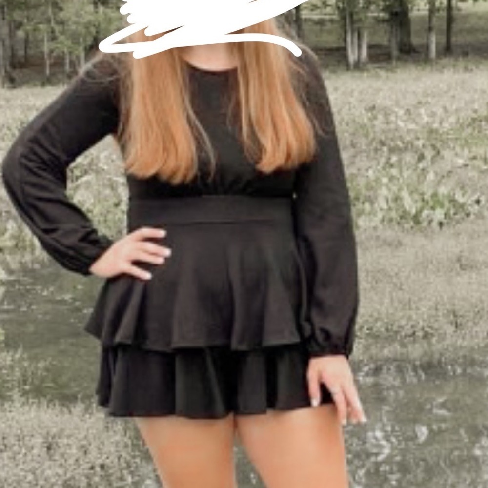 Size medium black romper to dress up in.